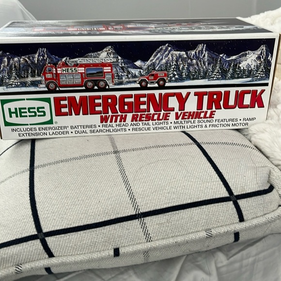 Hess Emergency Truck with Rescue Vehicle New Sealed - Picture 1 of 4